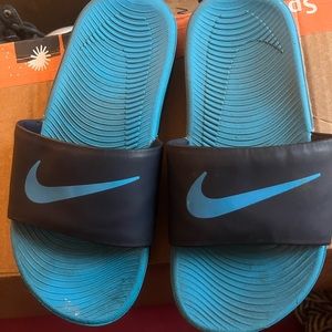 Boys size 13 Nike Kawa Sport Slide